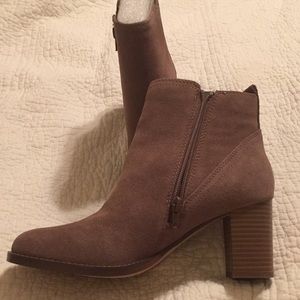 Gap Ankle booties! NWT in box! Beautiful.